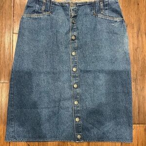 Bill Blass Jean skirt. Size 14.